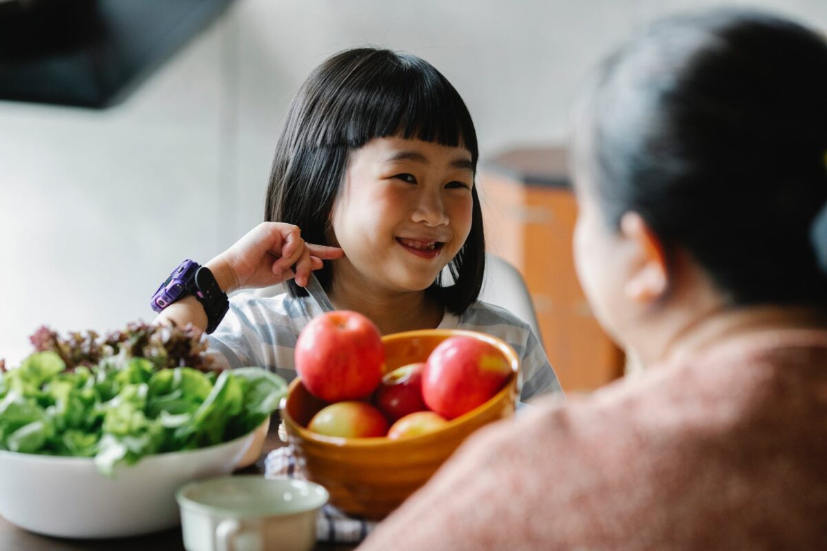 Read more about the article 10 tips to explain healthy eating to children
