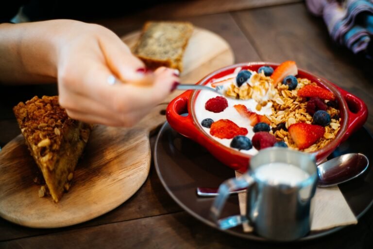 Read more about the article Mindful eating helps you stay healthy in 7 ways