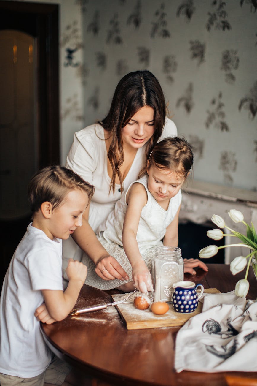 Read more about the article Time-Saving Hacks For Busy Moms.