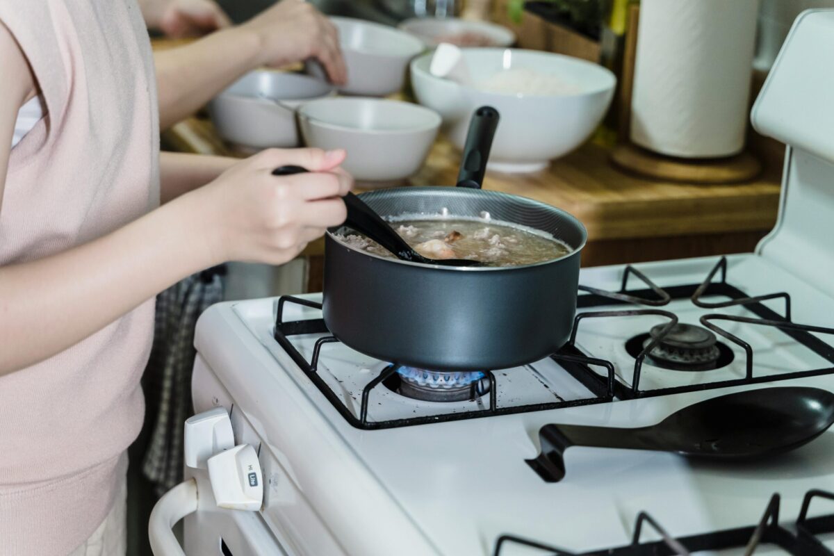 Read more about the article 12 Useful Cooking Safety Tips