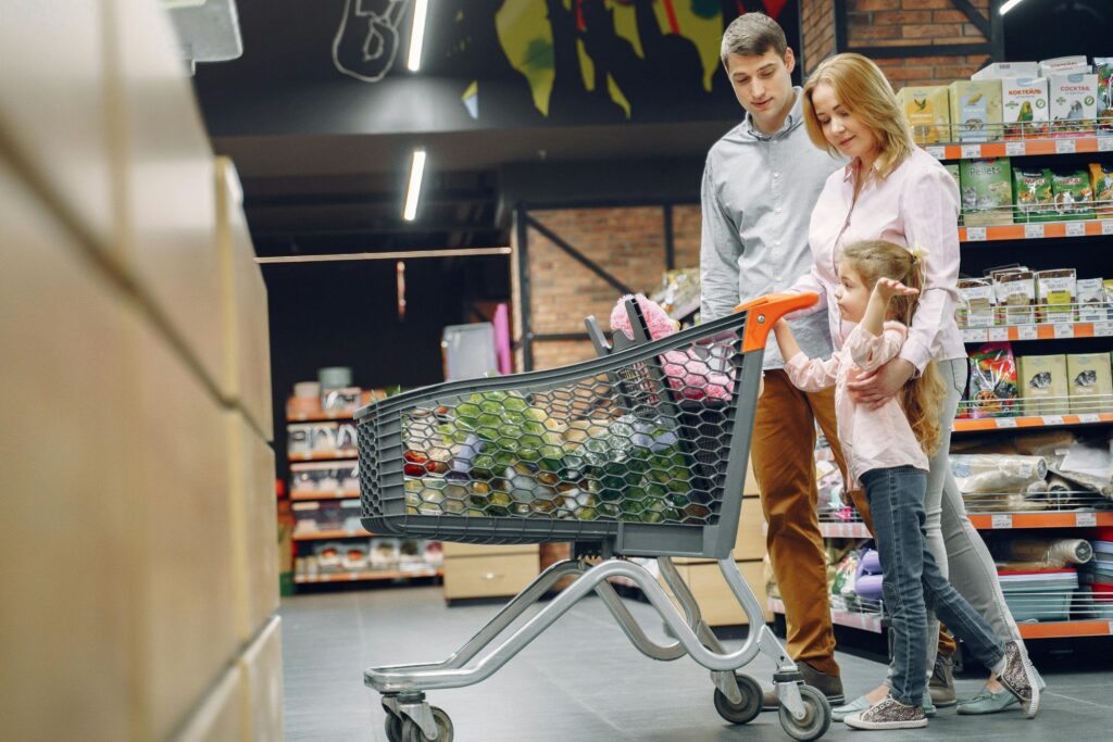 Reducing Household Food Waste in 7 ways Natural goodness grocery shopping with family
