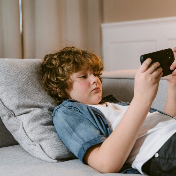 Home Page Natural goodness 5 Parenting Challenges In The Digital Age