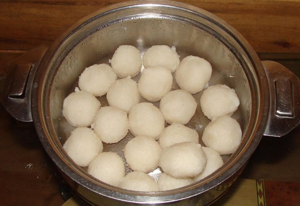 Indian steamed rice balls