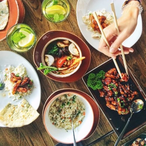 Photo by Pixabay on <a href="https://www.pexels.com/photo/person-eating-using-chopsticks-33162/" rel="nofollow">Pexels.com</a>