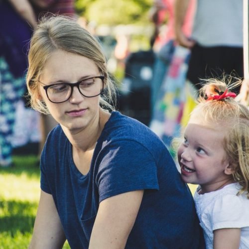 Photo by Brett Sayles on <a href="https://www.pexels.com/photo/girl-behind-woman-near-folding-chair-1437214/" rel="nofollow">Pexels.com</a>