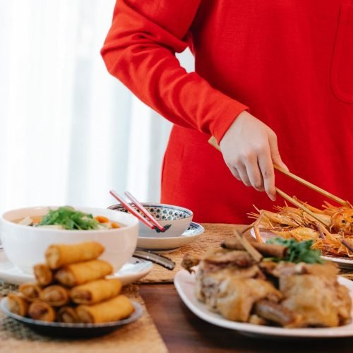 Photo by Angela Roma on <a href="https://www.pexels.com/photo/crop-woman-serving-delicious-prawns-at-table-in-house-7363730/" rel="nofollow">Pexels.com</a>